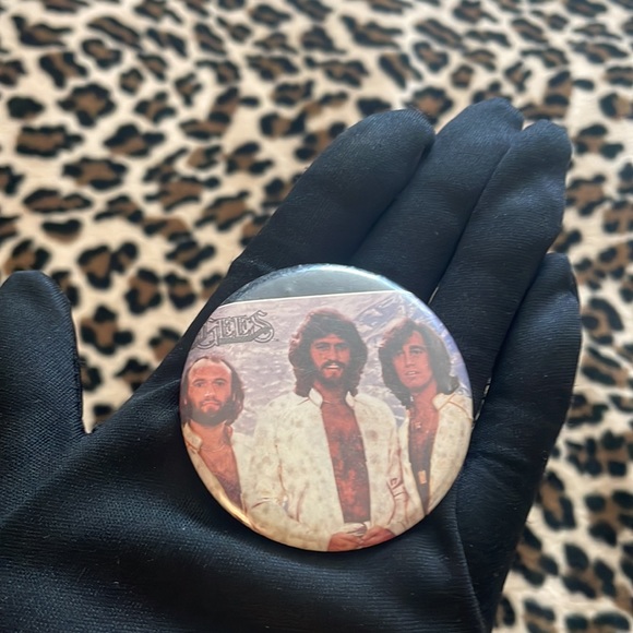 BEE GEES 🎤 Vintage Rock Band Button Pin Pinback Collectible Barry Gibb Disco - Picture 10 of 15